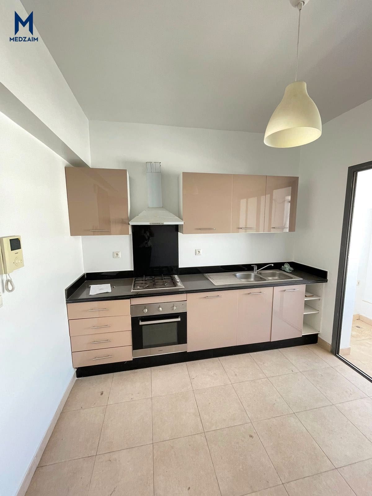 Cuisine séparée, équipée — Appartement 3 chambres au 6e étage, Socrate