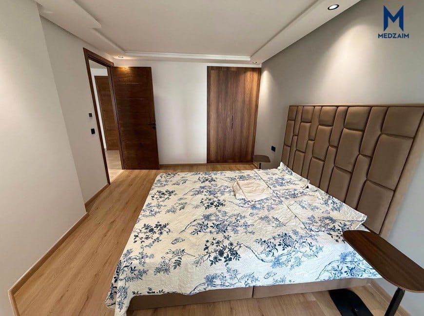 Chambre, vue depuis le salon — Studio meublé neuf, plein sud, Ferme Bretonne