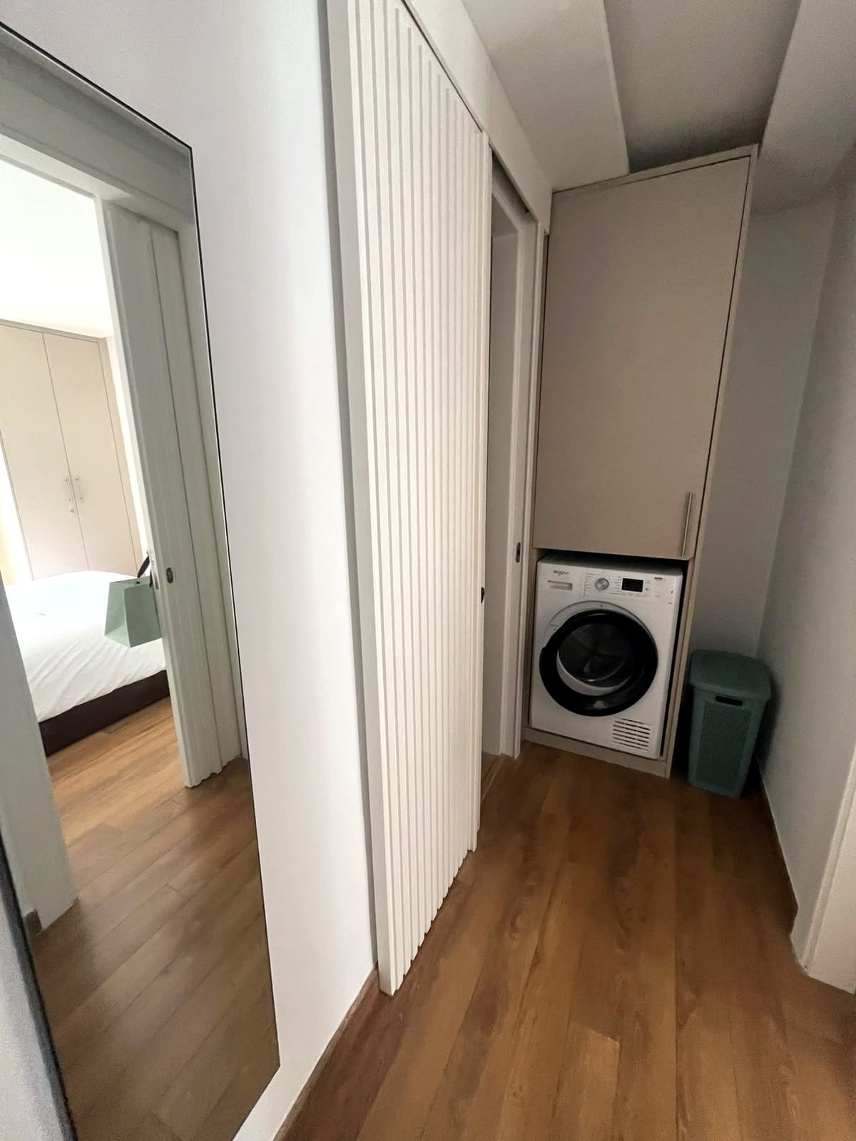 Lave-linge et sèche-linge — Studio meublé avec vue sur jardin, à côté du lycée Lyautey
