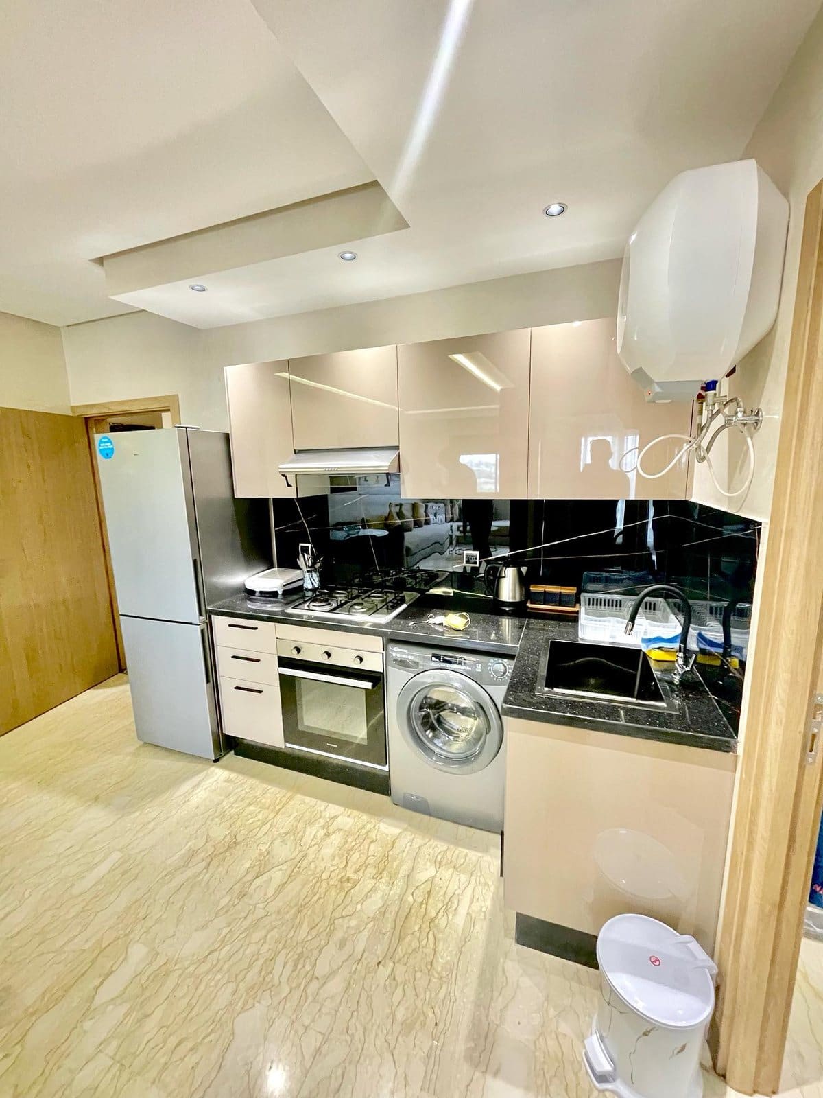 Cuisine équipée — Studio meublé neuf de 53 m², Oasis