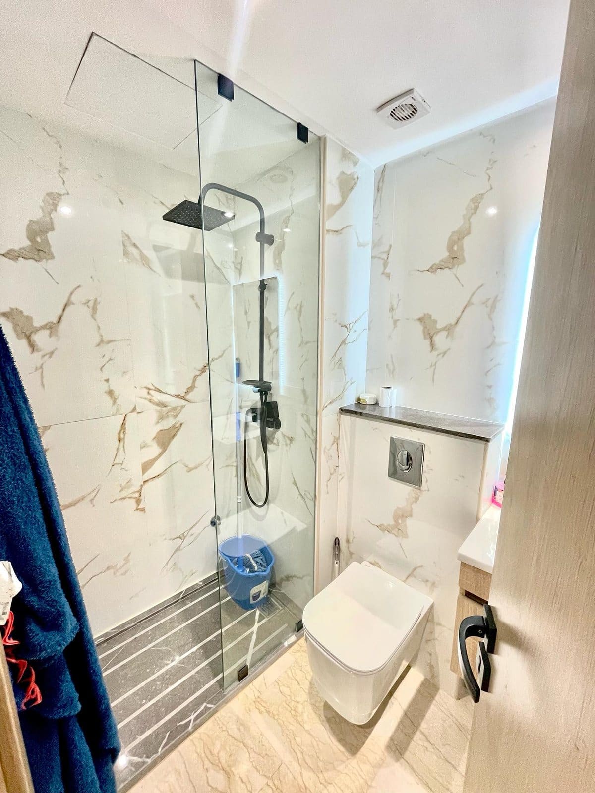 Salle de bain — Studio meublé neuf de 53 m², Oasis