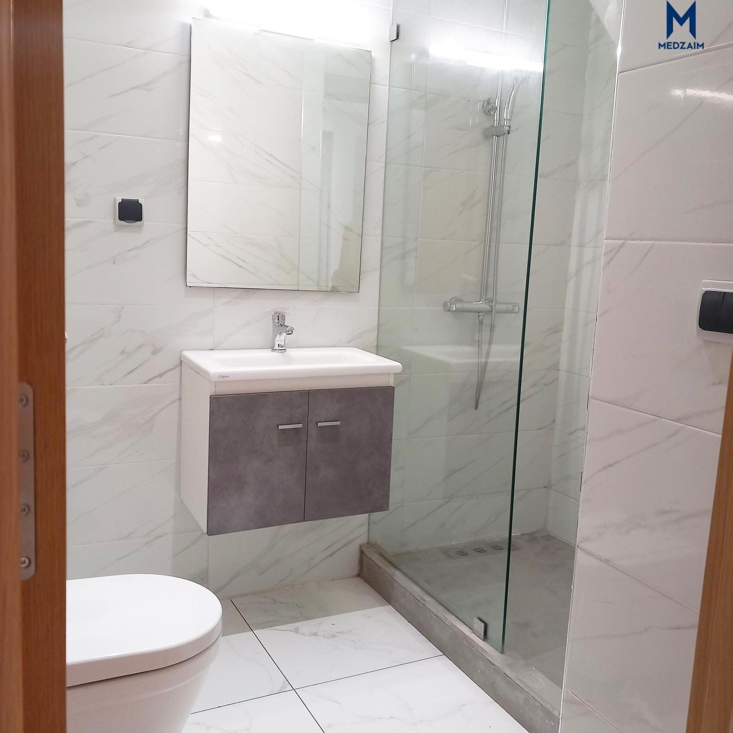 Salle de bain — Studio meublé neuf avec terrasse, Maârif
