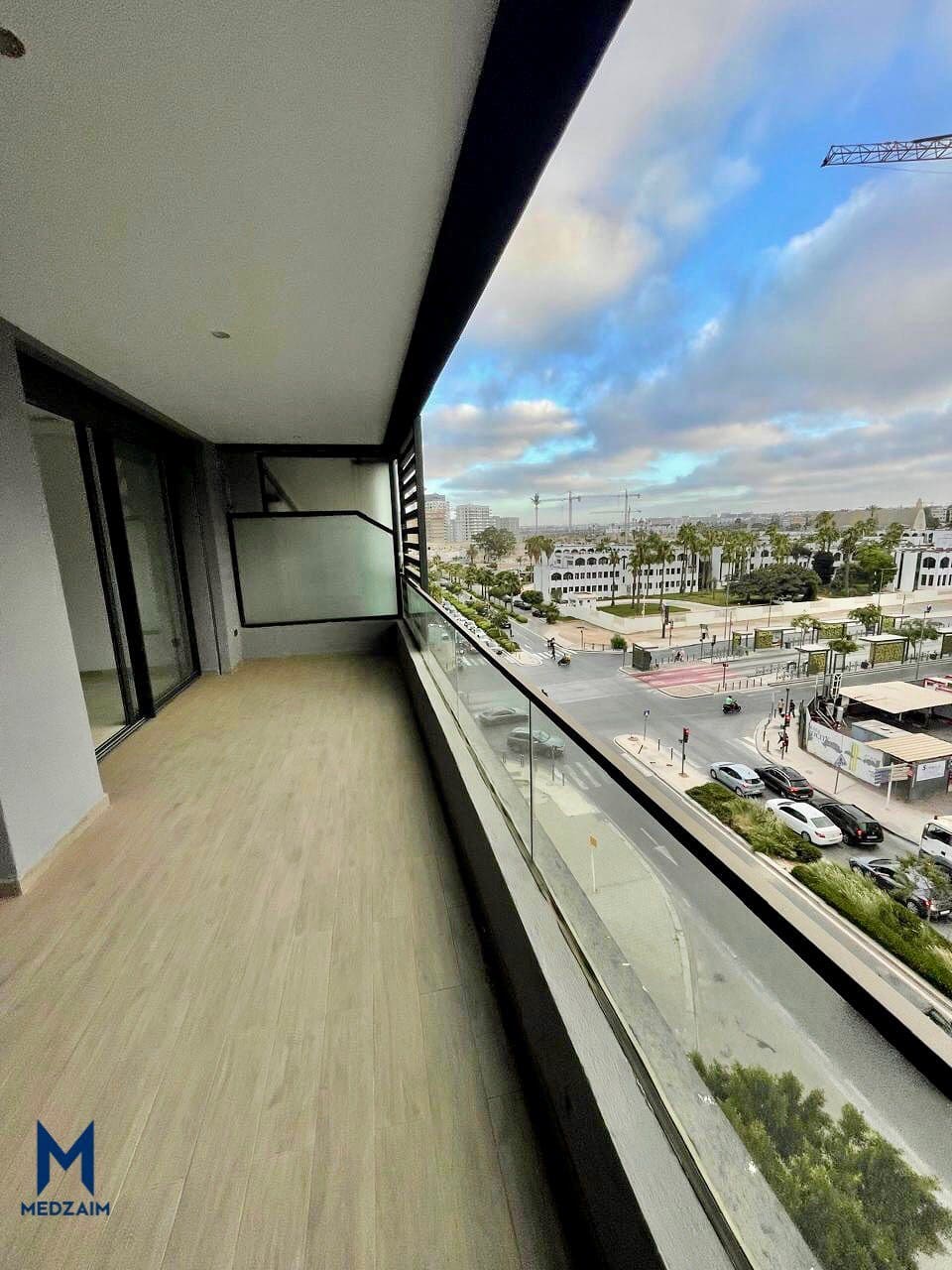 Grand studio neuf avec terrasse traversante, CFC — Casa Finance City