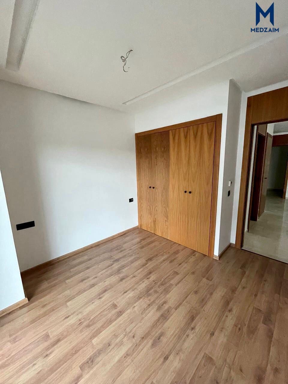 Chambre, placard — Grand studio neuf avec terrasse traversante, CFC