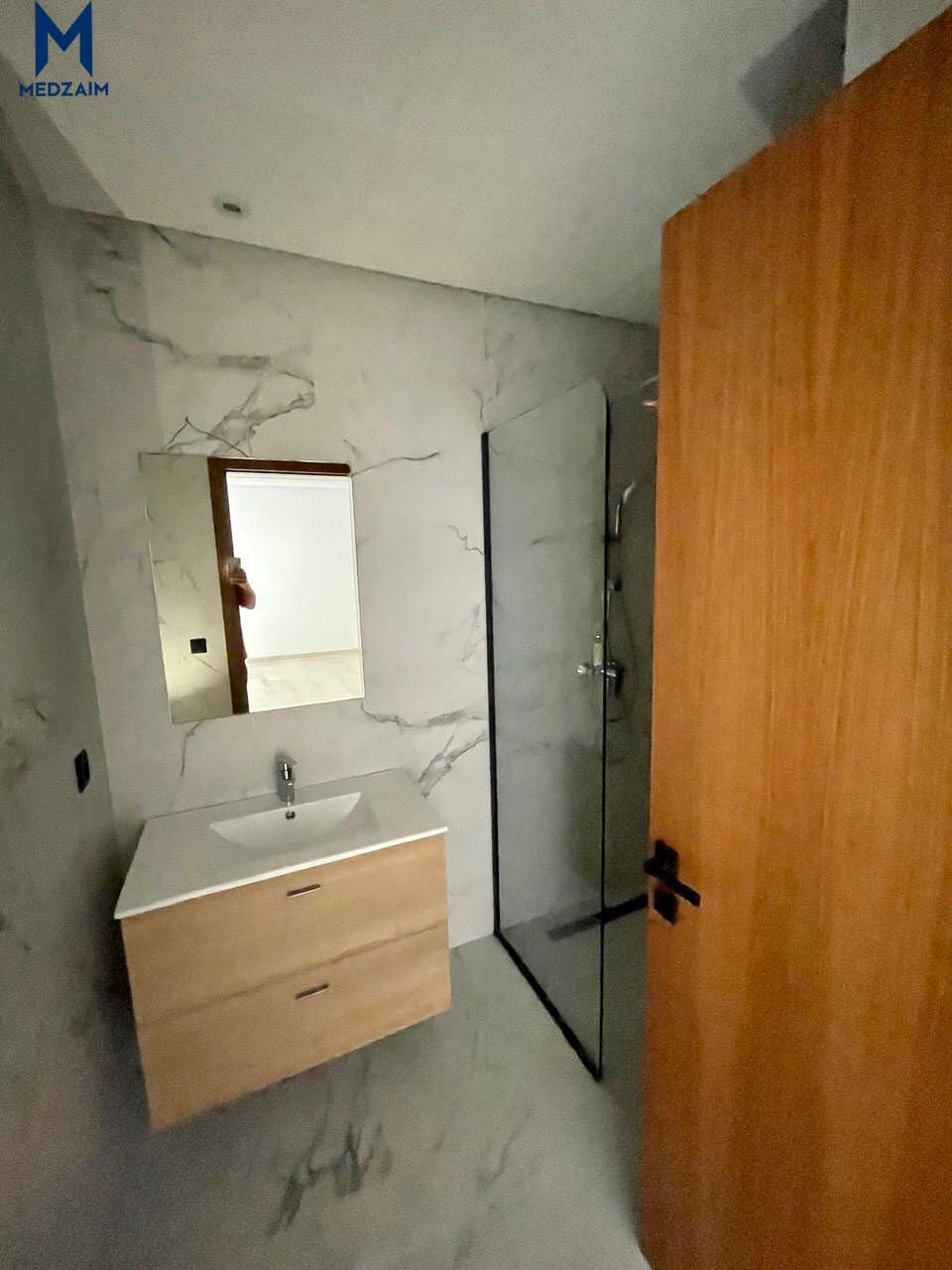 Salle de bain — Grand studio neuf avec terrasse traversante, CFC