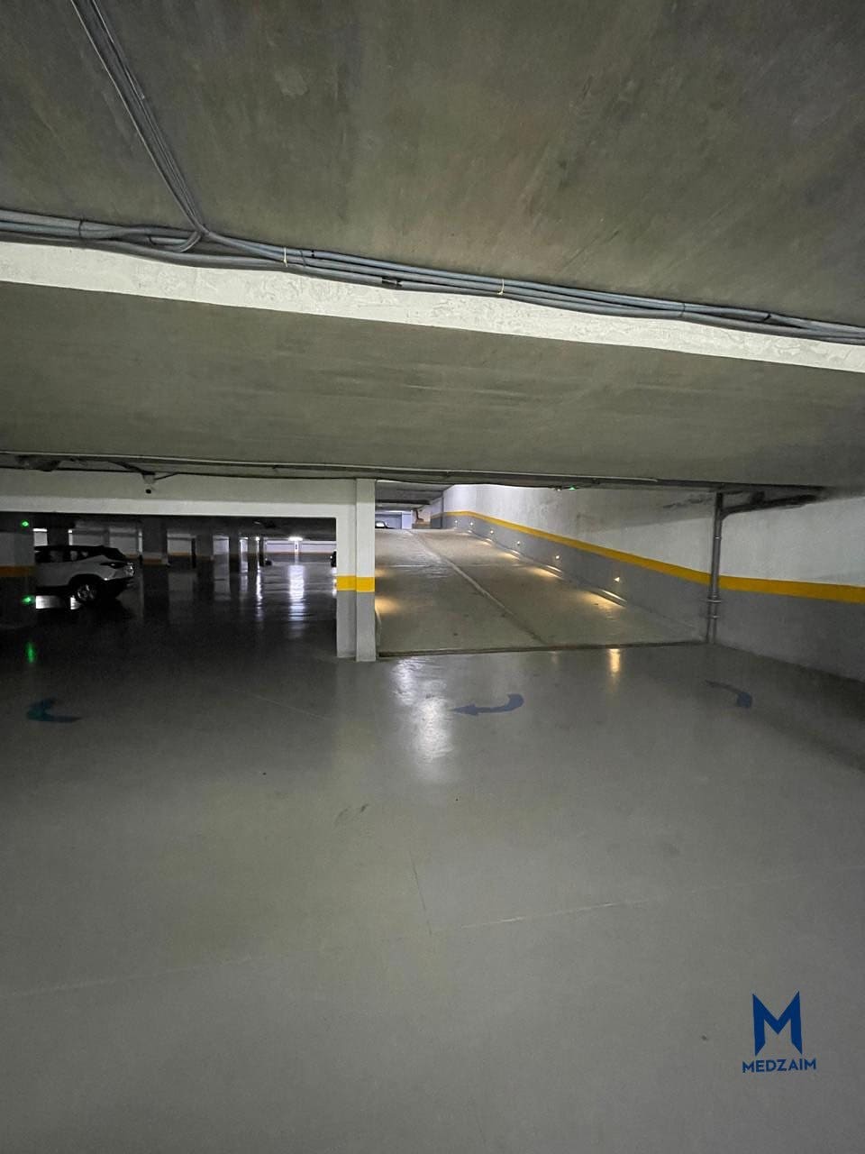 Parking de 13 m² — Grand studio neuf avec terrasse traversante, CFC